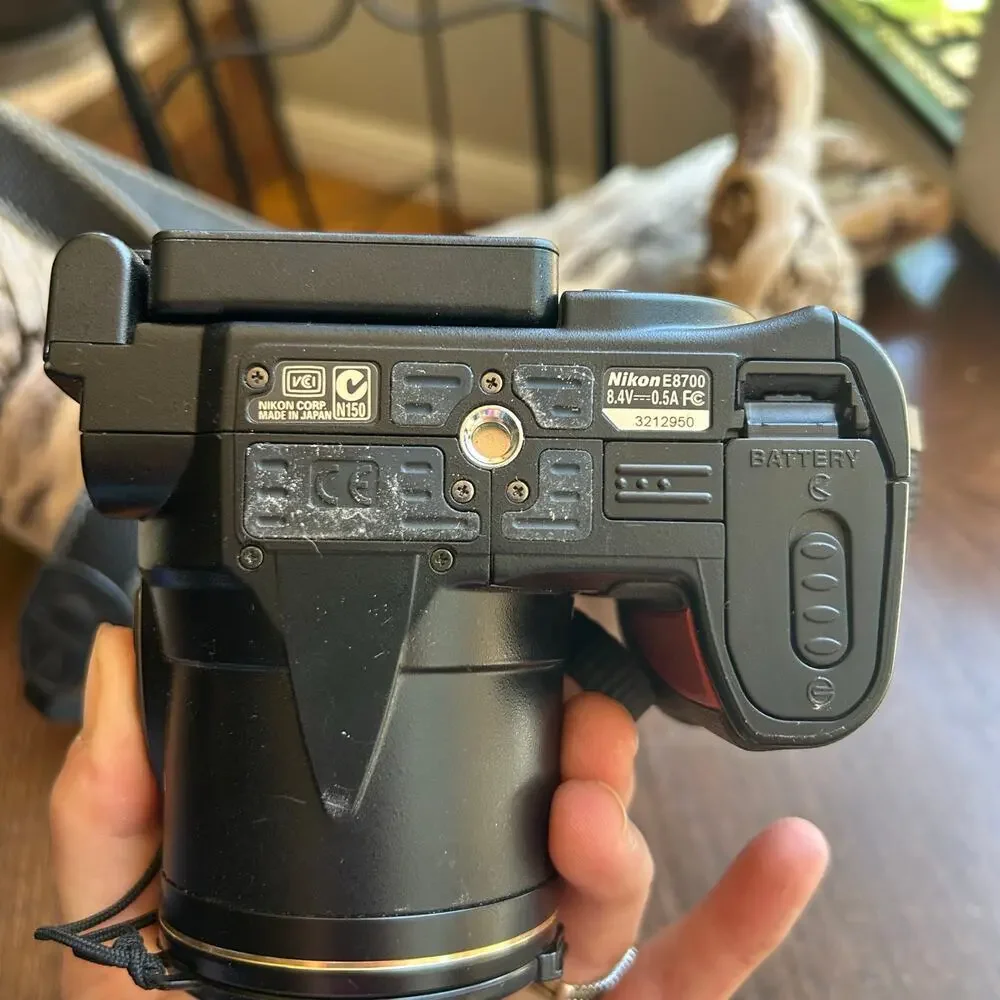 Nikon Coolpix 8700 8.0MP Digital Camera Battery & SD card